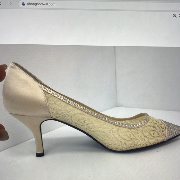 Size 11 Caparros Pointed toe lace heels - Picture 2 of 6